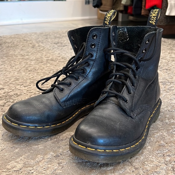 DR MARTENS SIZE 7 - Picture 1 of 3